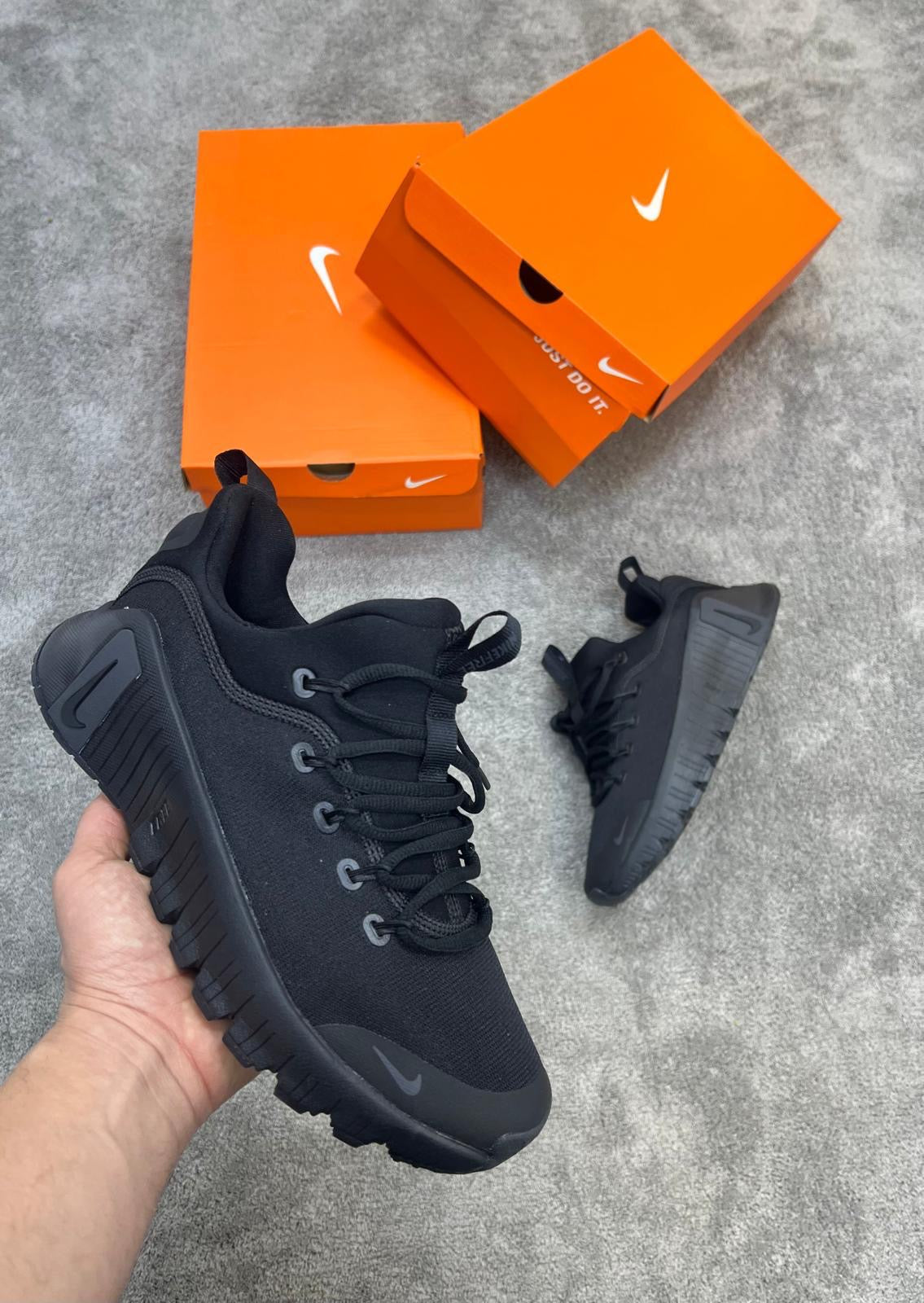 Nike free Metcon máxima calidad. Negra