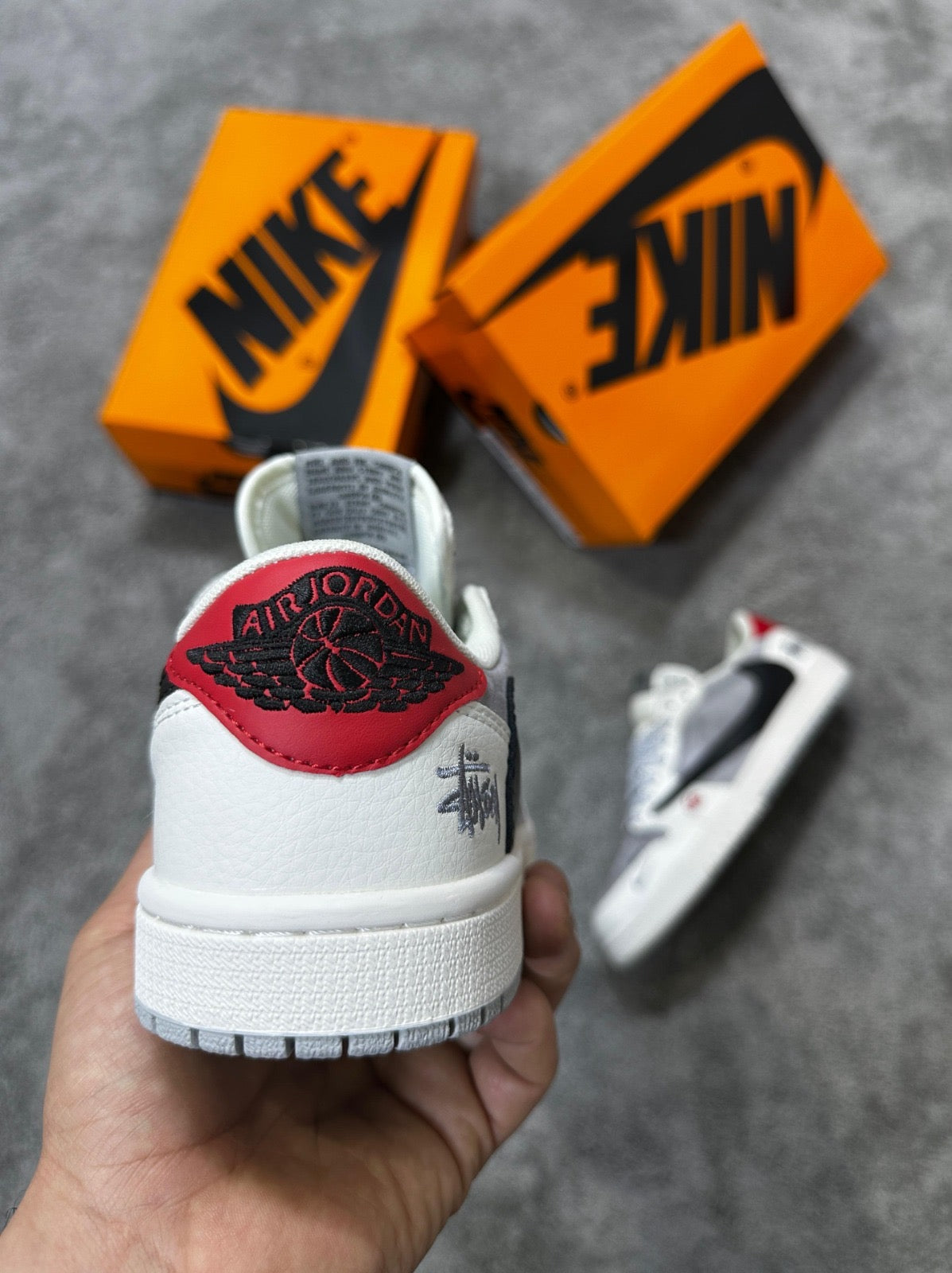 Travis Scott x Air Jordan 1 Low OG en colaboración con Stüssy