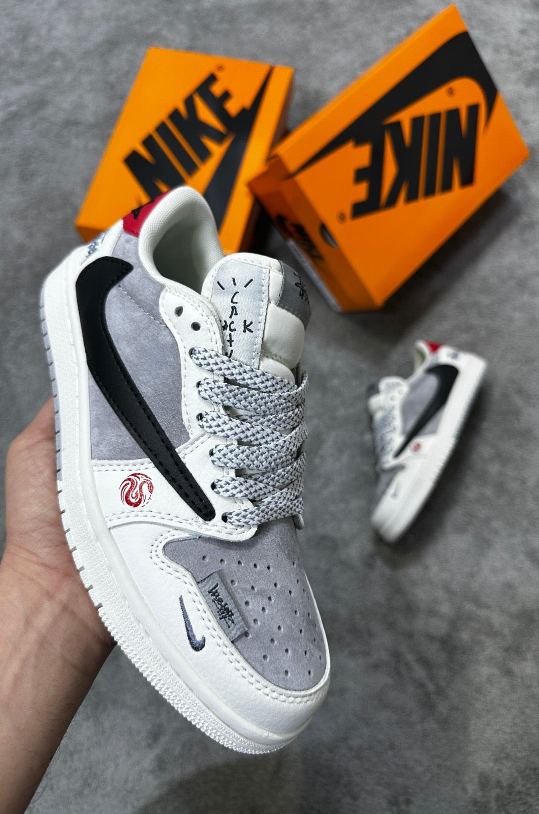 Travis Scott x Air Jordan 1 Low OG en colaboración con Stüssy