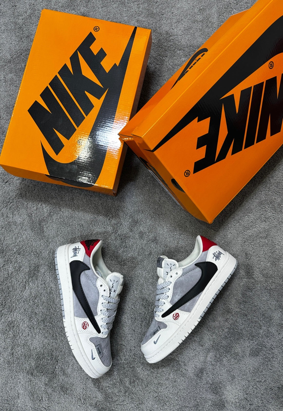 Travis Scott x Air Jordan 1 Low OG en colaboración con Stüssy