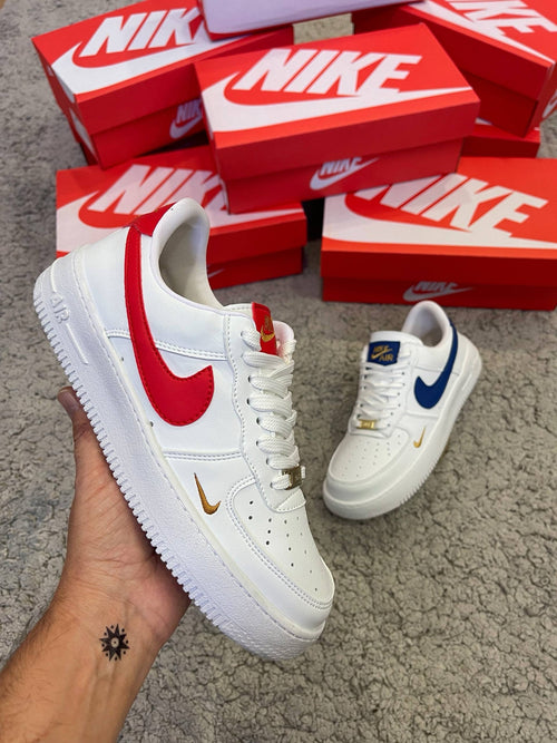 Zapatillas Air Force Blancas logo rojo