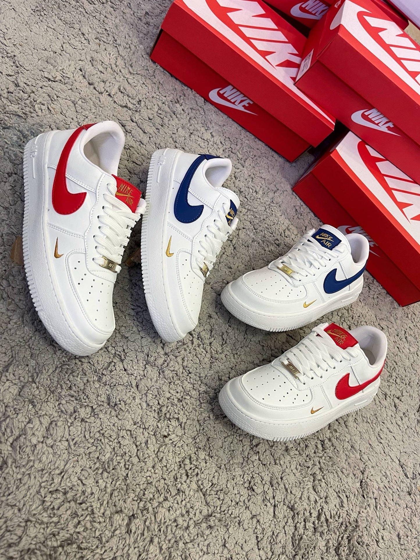 Zapatillas Air Force Blancas logo rojo