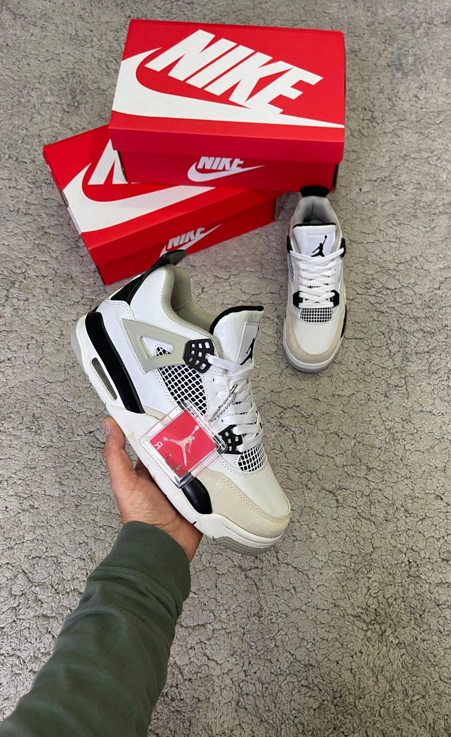 Jordan retro 4 blancas/negras "buena calidad"