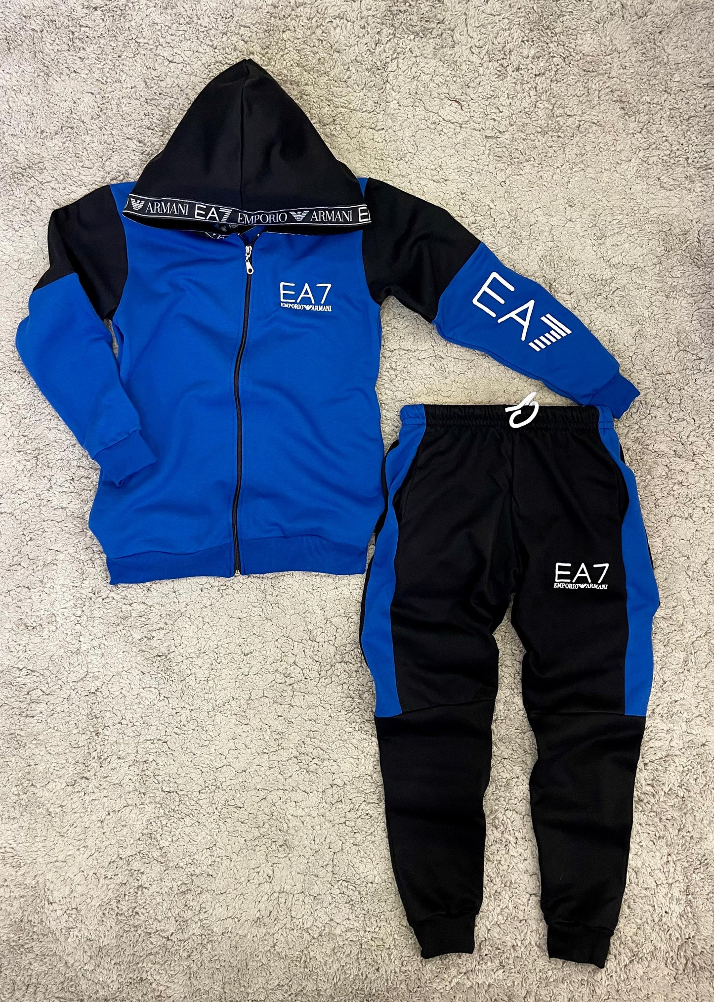 Nuevo Chándal EA7  armani azul negro