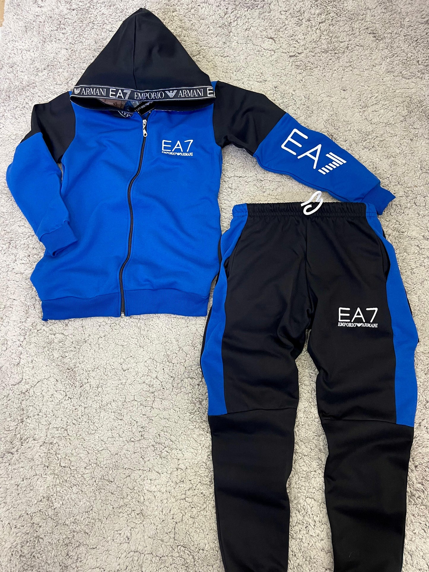 Nuevo Chándal EA7  armani azul negro