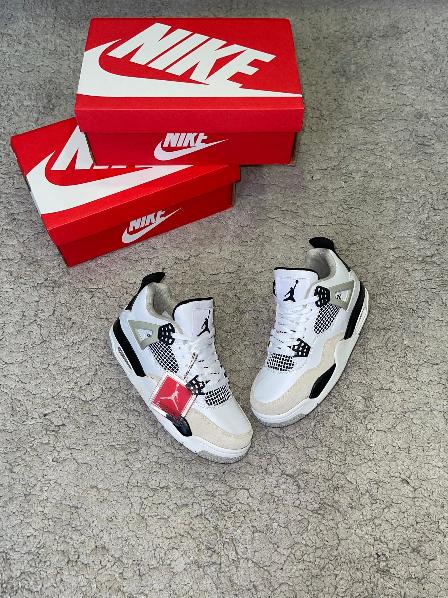 Jordan retro 4 blancas/negras "buena calidad"
