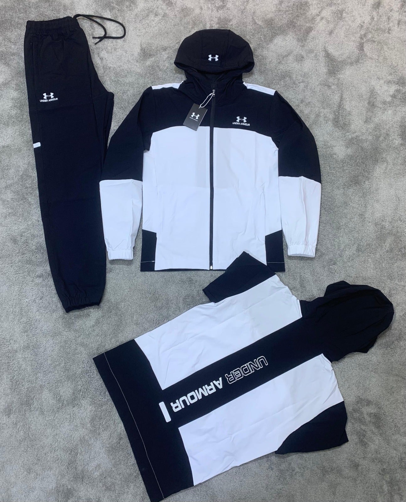 CHANDAL UNDER ARMOUR negro y blanco