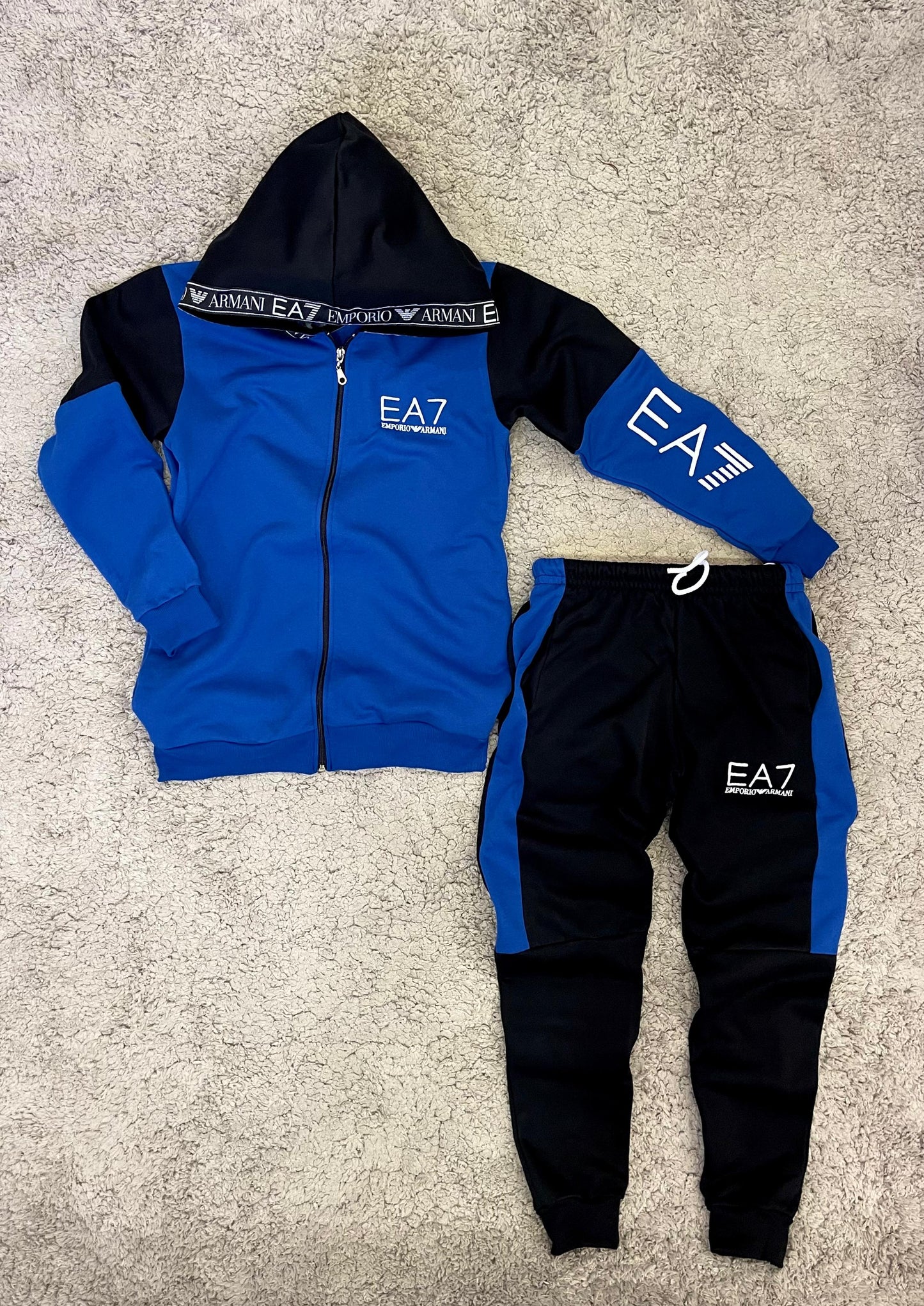 Nuevo Chándal EA7  armani azul negro