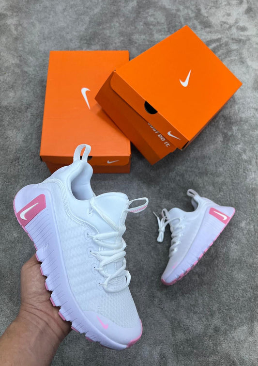 Nike free Metcon máxima calidad. Rosa y blanco