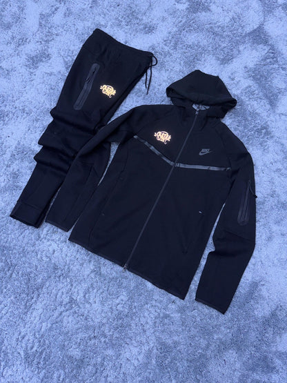 Nike tech black por synaworld edición limitada