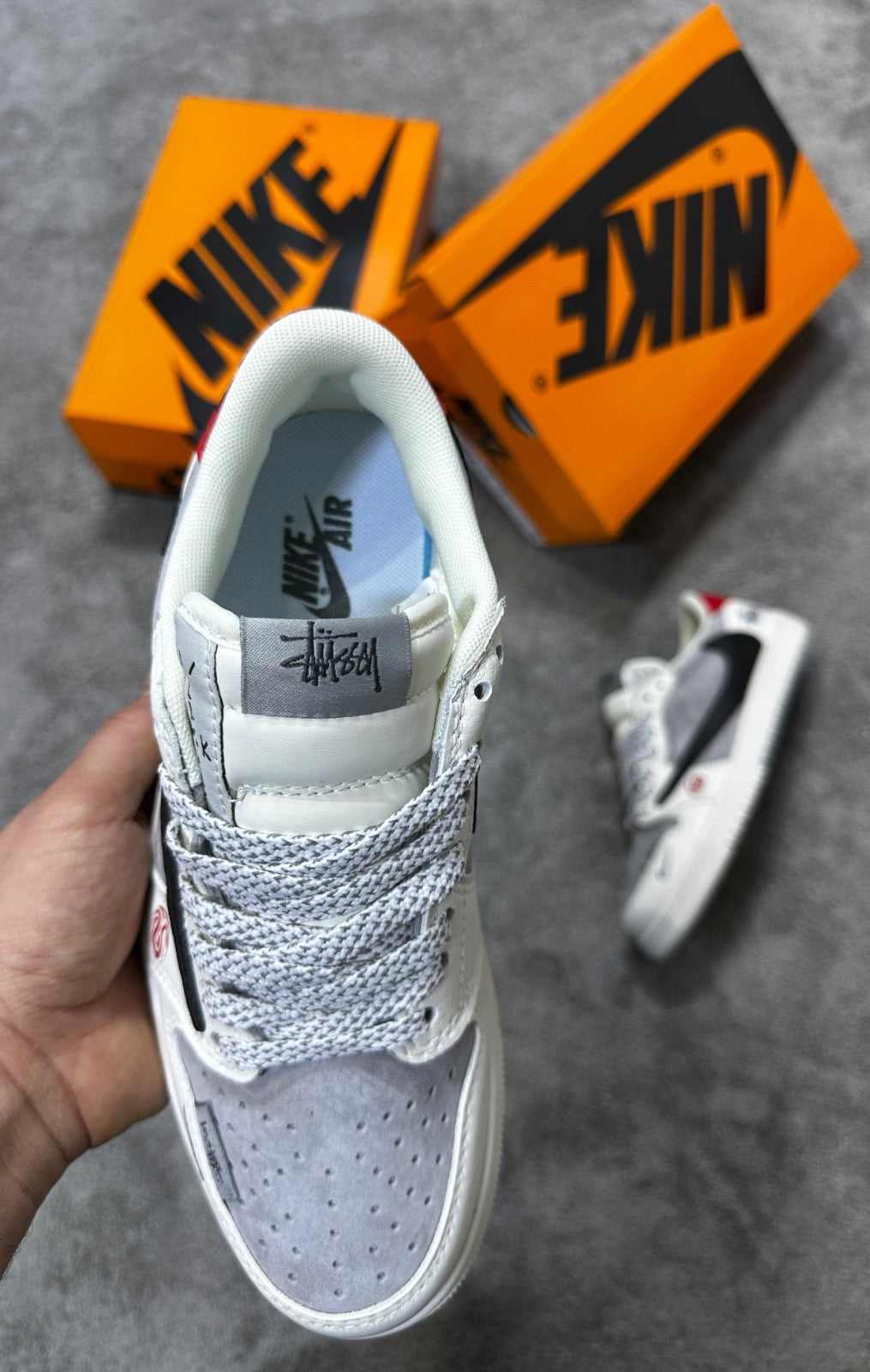 Travis Scott x Air Jordan 1 Low OG en colaboración con Stüssy