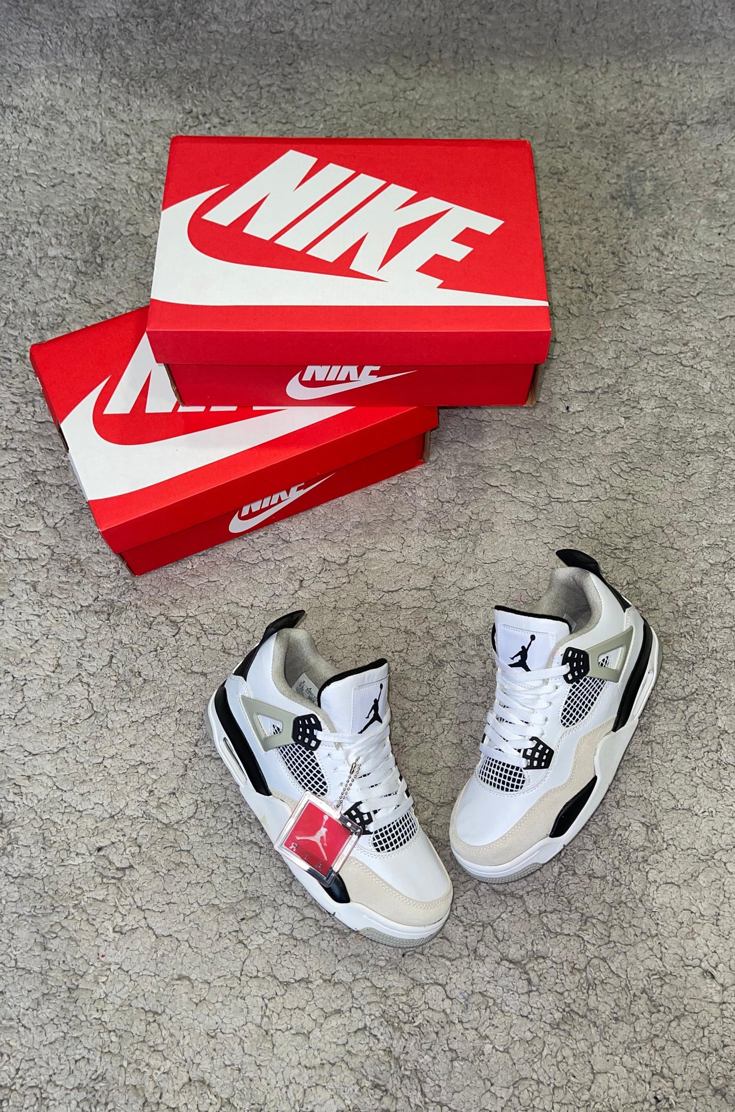 Jordan retro 4 blancas/negras "buena calidad"