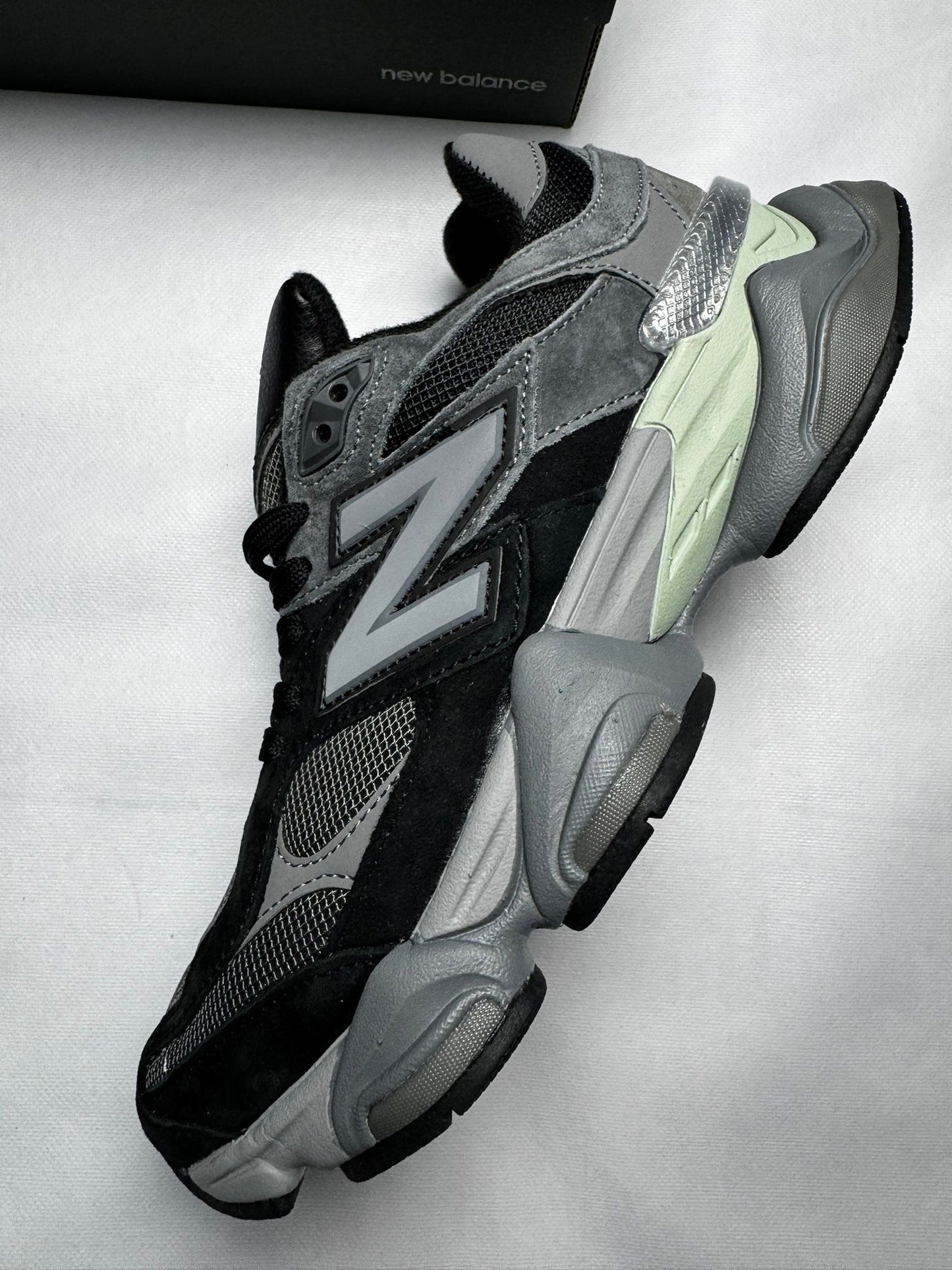 New Balance 9060 Grey
